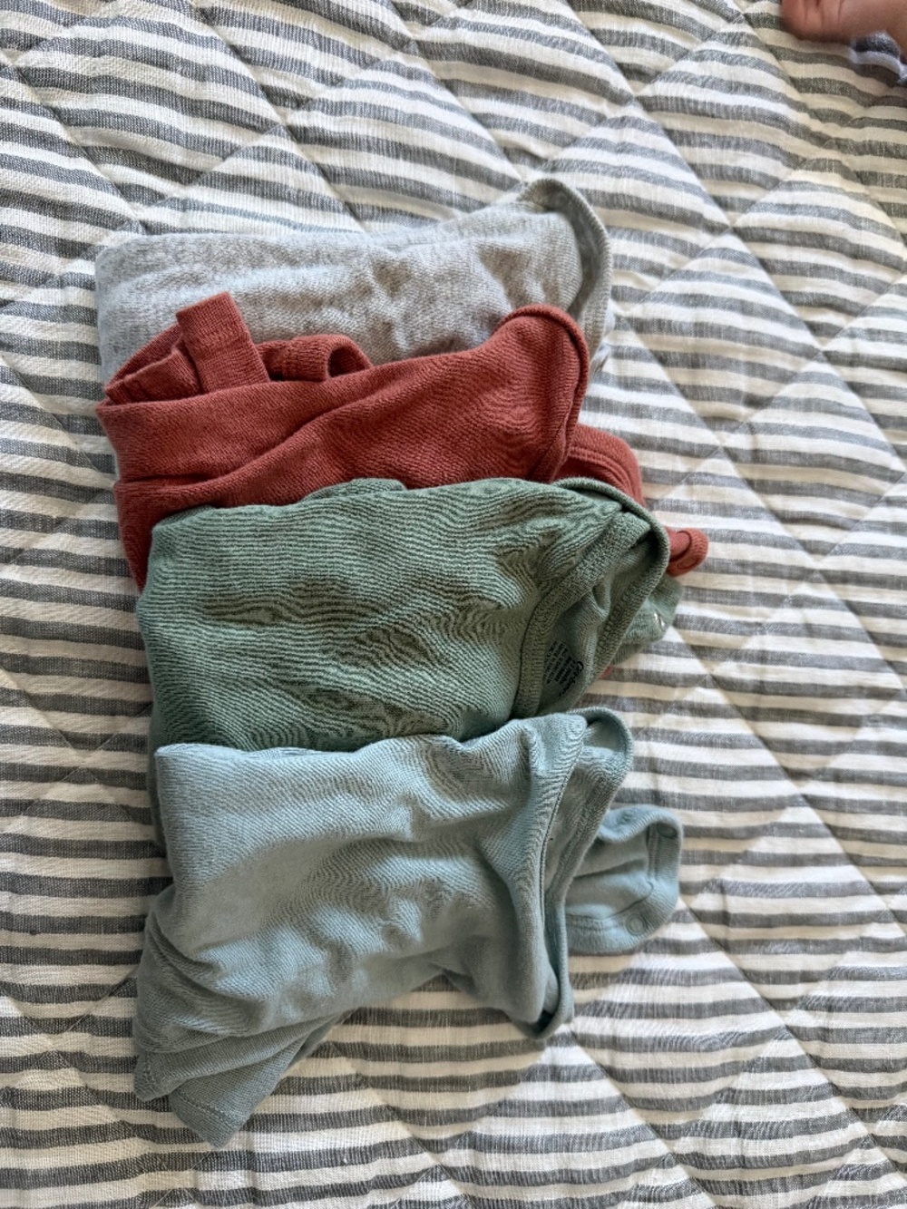 Gerber onesies 4 pack long sleeve 0-3